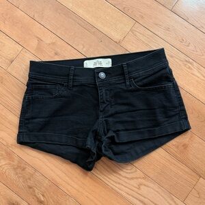*sold* Vintage Y2k Hollister Black Low Rise Denim Short Shorts